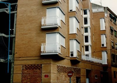 Edificio de 6 apartamentos y locales